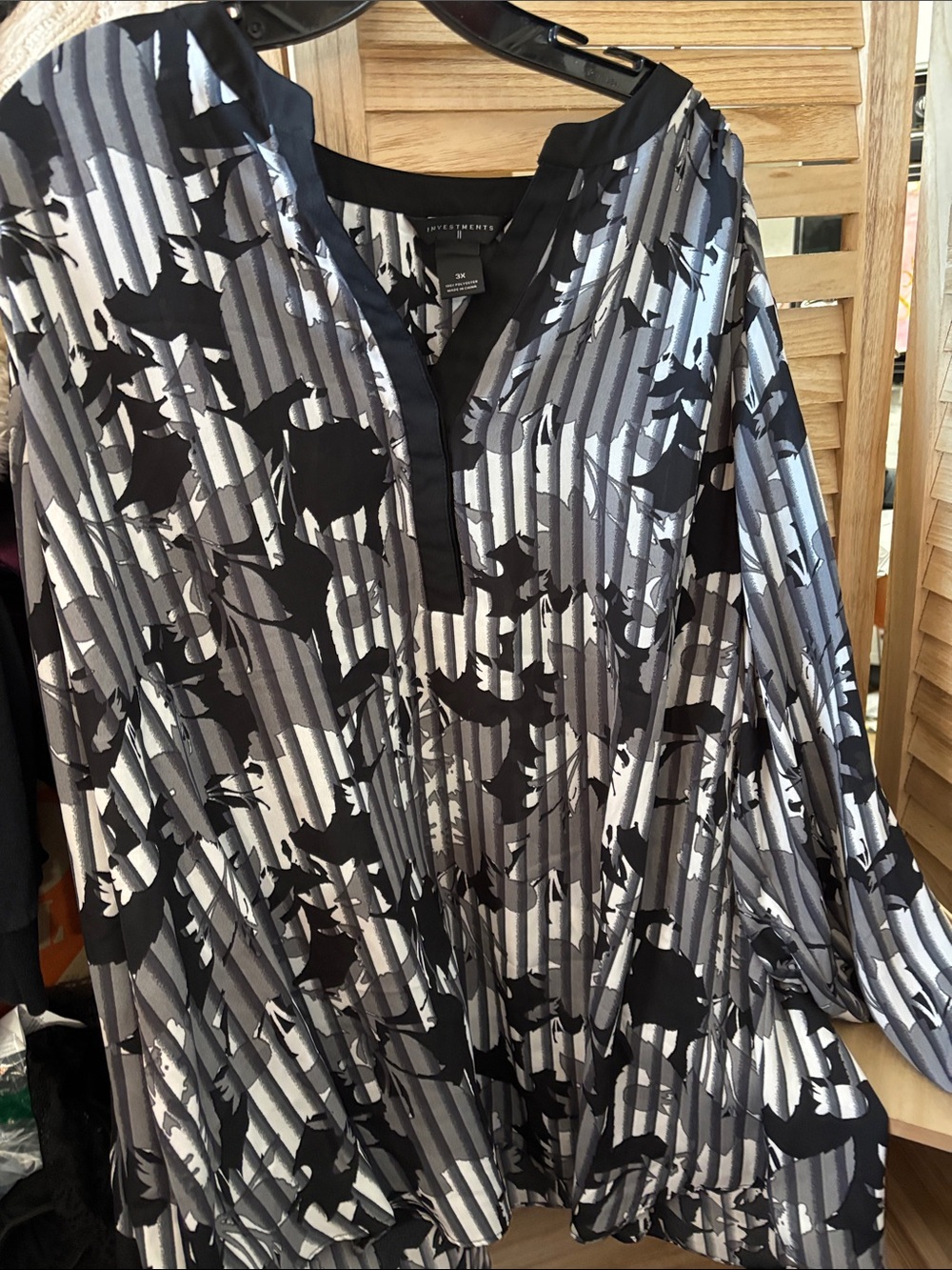 Investments Black & Gray Abstract-Striped Tunic 3X